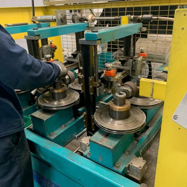Alternative view of Used Muller assembly / crimping machine