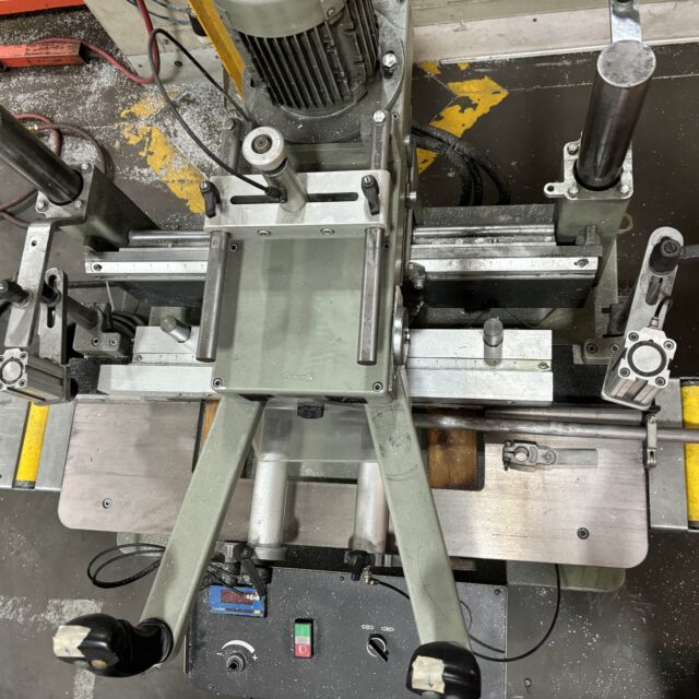 Alternative view of Usagé - Rinaldi - Copy Router Manuel – 2006